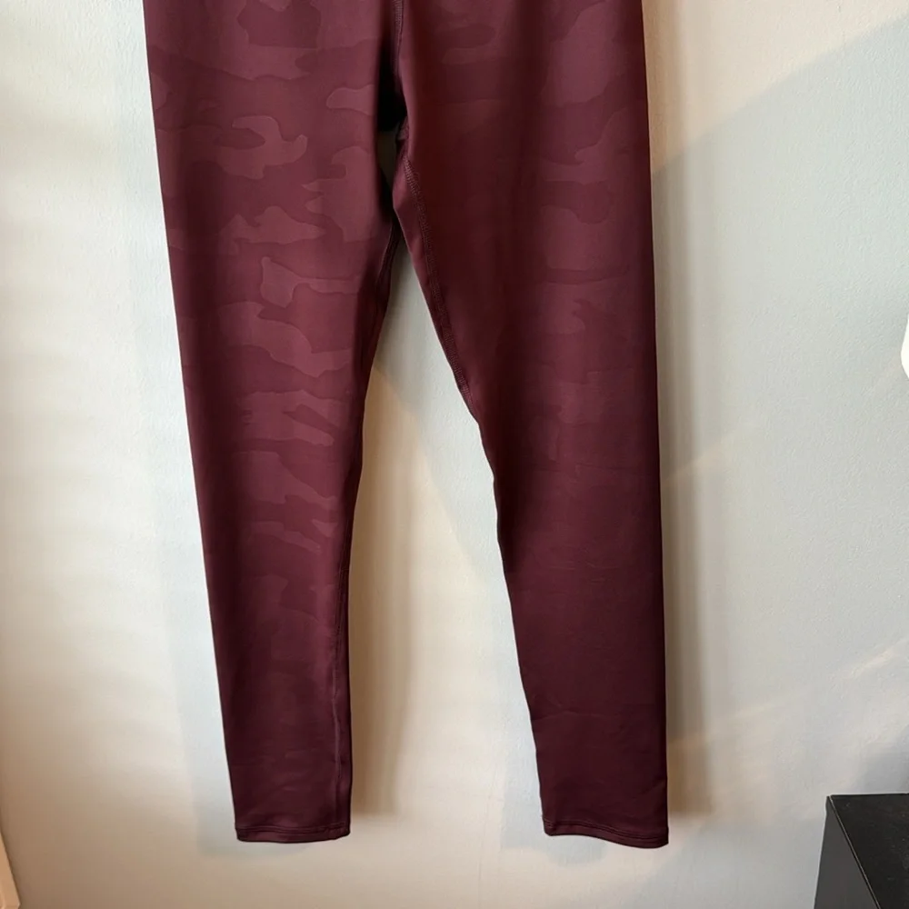 NWT Old Navy Elevate Girls red Camo Leggings‎